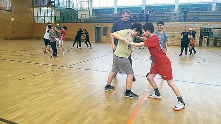 Zehn Monate war die Jahn-Sporthalle eine Flüchtlingsunterkunft. Nun findet hier wieder Schulsport statt. 