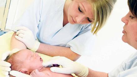 Engpass. Von Januar bis Oktober 2016 mussten 405 Schwangere in Berlin kurz vor der Enbindung die Klinik wechseln.