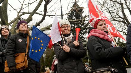 Nach Straßenprotesten und der Blockade des Parlament will Präsident Duda vermitteln. 