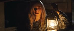 Allein zu Haus. Mary (Naomi Watts) gruselt sich