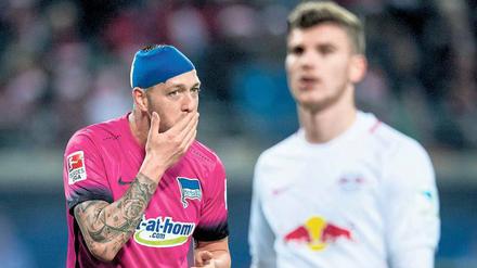 Mund abputzen und weiter. Julian Schieber, der nach einem Kopfstoß blutete und einen Turban tragen musste, hat die Chancenlosigkeit seines Teams ins Leipzig anerkannt. Jetzt müsse das Heimspiel gegen Darmstadt gewonnen werden. 