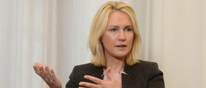 Manuela Schwesig, (SPD). Bundesministerin für Familie, sagt: „Wir müssen verhindern, dass nun Unsicherheit geschürt wird und Flüchtlingsgegner solche Fälle nutzen, um Stimmung zu machen.“ 