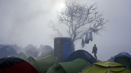 2015 kamen über die sogenannte Balkanroute von Griechenland über Mazedonien, Serbien, Kroatien und Slowenien über eine Million Menschen nach Europa. Im laufenden Jahr waren es trotz inzwischen installierter Grenzzäune noch 180.000 Geflüchtete, die auf dieser Transitroute Westeuropa erreichten.