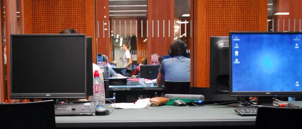 Zurück zum Papier? Wenn die Verhandlungen der Hochschulen mit der VG Wort scheitern, müssen die Hochschulen urheberrechtlich geschützte Texte aus ihren Semesterapparaten entfernen.