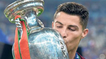 Christiano Ronaldo gewinnt mit Portugal die Fußball-EM in Frankreich. 