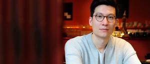 Der Pianist Jan Augsberg, 32, hat vor einem Jahr seinen Job als Architekt geschmissen, um eine Musikerkarriere als Pianist zu starten.