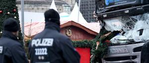 Anschlag auf Weihnachtmarkt: Der beschädigte Lkw am Berliner Breitscheidplatz 
