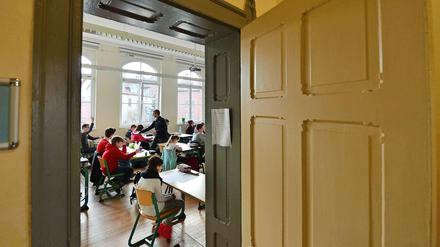 Ein Blick ins Klassenzimmer. Der Alltag sieht nicht immer so friedlich aus.