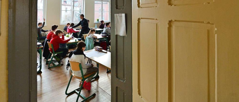 Ein Blick ins Klassenzimmer. Der Alltag sieht nicht immer so friedlich aus.