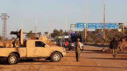 Fluchtort Idlib. Hierher kommen Flüchtlinge aus Aleppo. Die Türkei baut in dieser Rebellenhochburg Auffanglager.