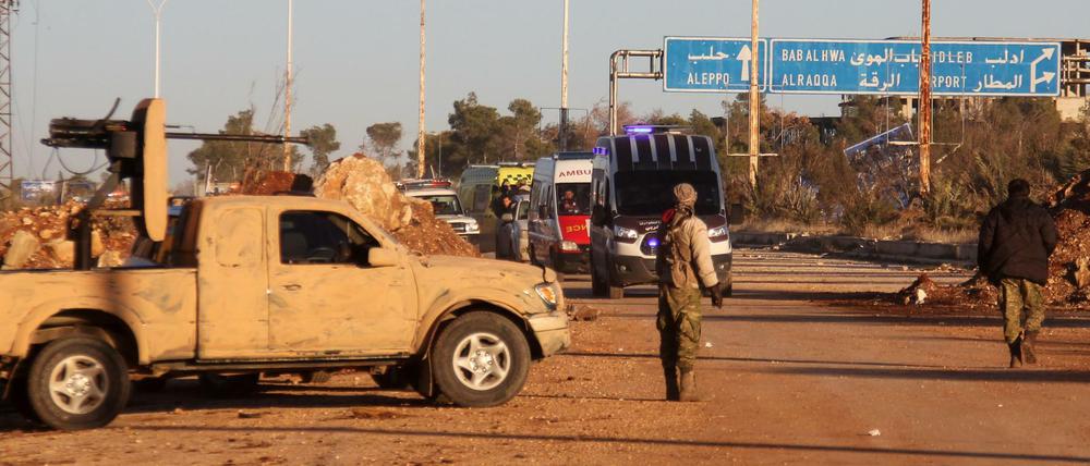 Fluchtort Idlib. Hierher kommen Flüchtlinge aus Aleppo. Die Türkei baut in dieser Rebellenhochburg Auffanglager.