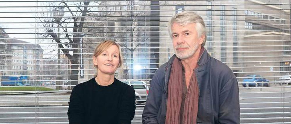 Marietta Piekenbrock und Chris Dercon in ihrem Büro direkt am Rosa-Luxemburg-Platz, gegenüber der Volksbühne.