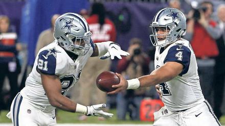 Ezekiel Elliott (links) und Dak Prescott.
