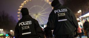 Einsatz im Tiergarten: Die Polizei sichert das Gelände.