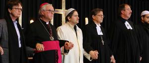 Überkonfessionell. Christliche und muslimische Geistliche reichten sich am Dienstagabend in der Gedächtniskirche die Hände.