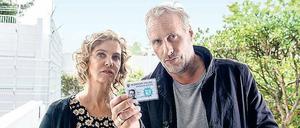 Gestatten? Janneke (Margarita Broich) und Paul (Wolfram Koch) haben Fragen.