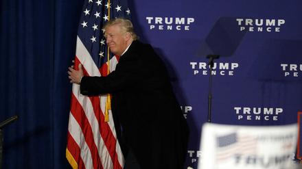 Abgang von der Bühne? Amerikas Wahlmänner entscheiden an diesem Montag, ob Donald Trump Präsident wird.