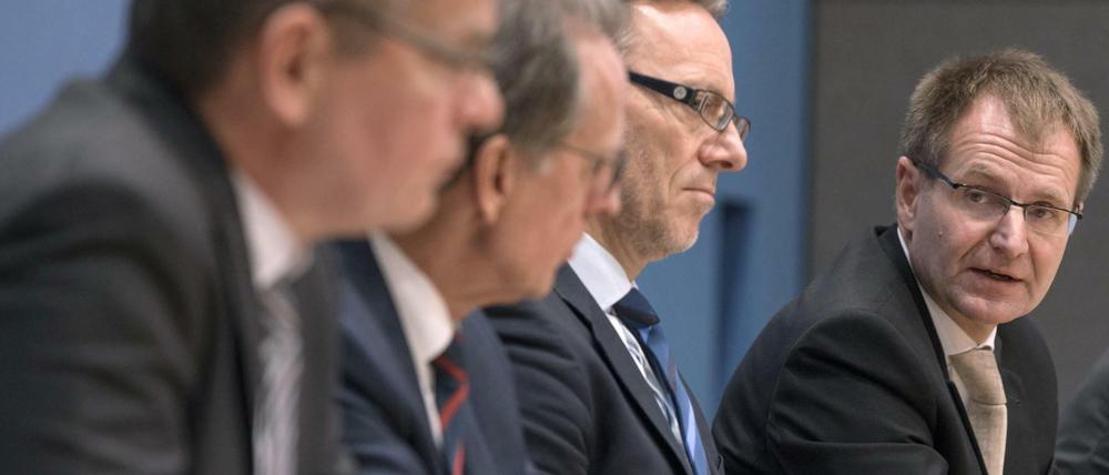 Generalbundesanwalt Peter Frank, BKA-Chef Holger Münch, Berlins Generalstaatsanwalt Ralf Rother und Berlins Polizeipräsident Klaus Kandt (von rechts nach links) bei der Pressekonferenz zum Anschlag.