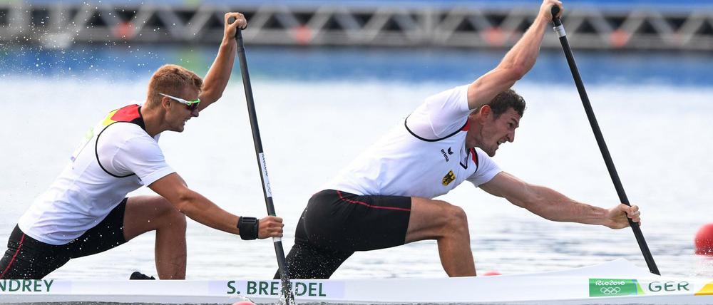 Die Olympiasieger Sebastian Brendel (rechts) und Jan Vandrey müssen sich in Zukunft noch mehr strecken.