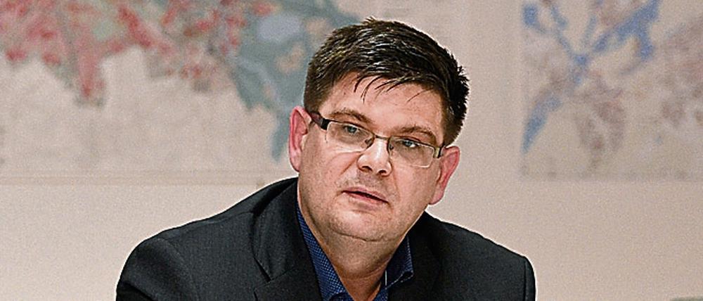 Der neue Berliner Staatssekretär für Wohnen, Andrej Holm, auf einer Pressekonferenz. 