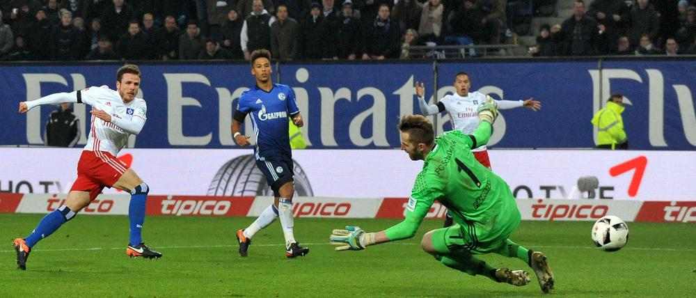 Nicolai Mueller erzielt das 1:0 für den HSV.