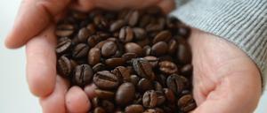 Rohkaffee und der US-Dollar werden teurer, das bekommen deutsche Kaffeetrinker zu spüren.