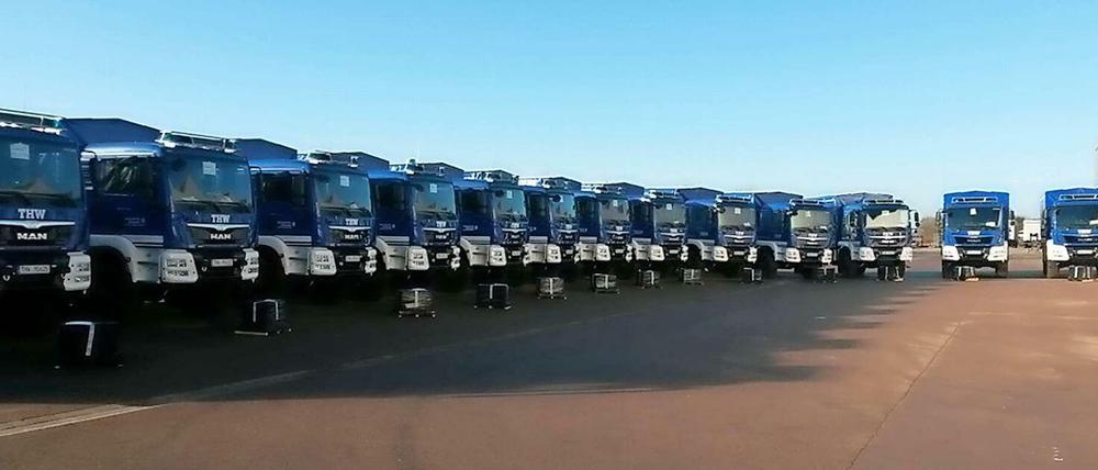 Die Lkw standen im Herstellerwerk für die Abholung bereit.