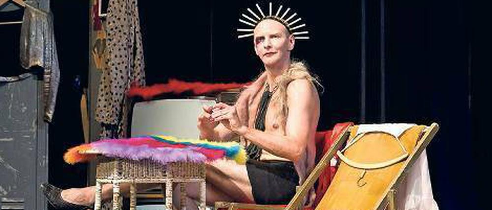 Kulturbruch. Der Zoo Palast brach seine Vorstellungen ab. Im Haus der Berliner Festspiele gedachten Künstler und Publikum gemeinsam der Opfer.