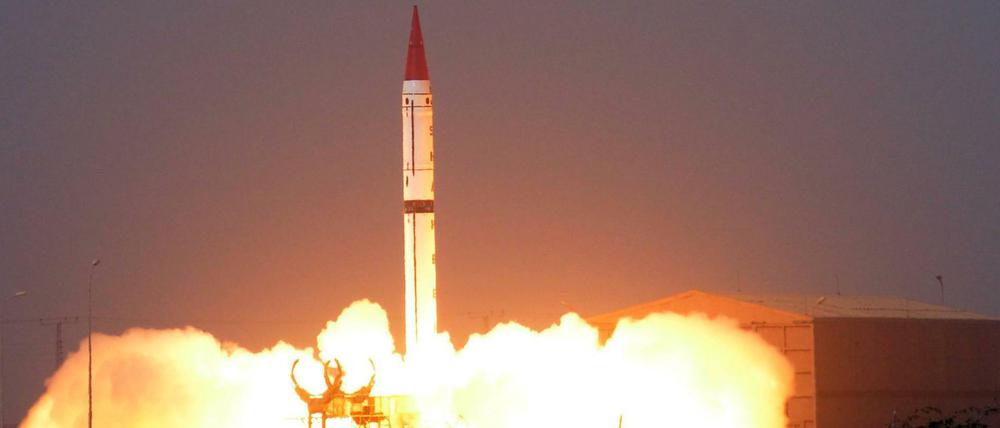 Fake-News als Sprengsatz: Eine pakistanische Rakete - Pakistans Regierung war auf eine falsche Nachricht reingefallen.