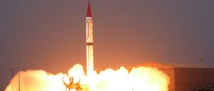 Fake-News als Sprengsatz: Eine pakistanische Rakete - Pakistans Regierung war auf eine falsche Nachricht reingefallen.