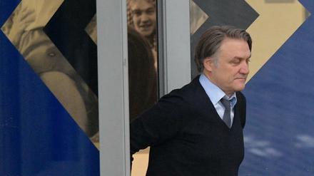 Durch diese Türe musst du gehen. Das war es für Dietmar Beiersdorfer beim HSV.