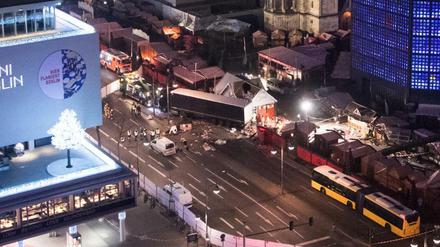 Als am Montagabend der Lkw in den Weihnachtsmarkt raste, war Moataz mit einem Freund an einem der Stände. 