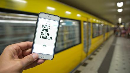 Zwitschern in der Bahn. Nicht jeder schafft pfiffige 140 Zeichen beim Zehn-Sekunden-Halt im W-Lan-fähigen Bahnhof.
