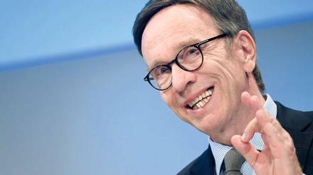 Matthias Wissmann (67) ist seit 2007 Präsident des Verbandes der deutschen Automobilindustrie (VDA). Im Oktober wurde er auch als Präsident des Weltverbands der Automobilhersteller (OICA) gewählt. Der frühere CDU-Politiker war 1993 Bundesminister für Forschung und Technologie sowie von 1993 bis 1998 Bundesverkehrsminister. 