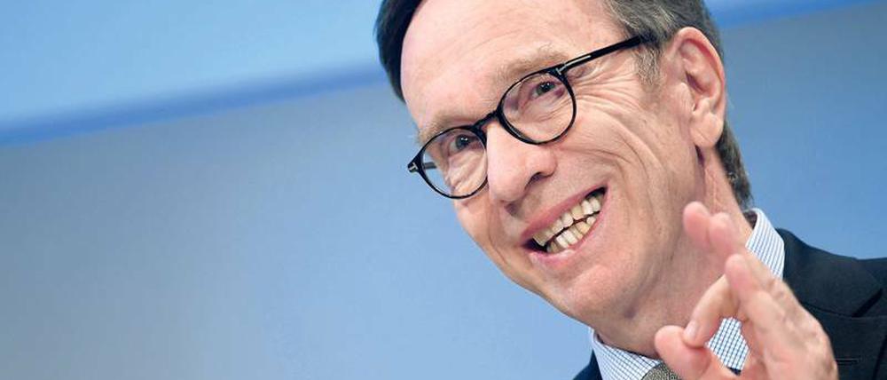 Matthias Wissmann (67) ist seit 2007 Präsident des Verbandes der deutschen Automobilindustrie (VDA). Im Oktober wurde er auch als Präsident des Weltverbands der Automobilhersteller (OICA) gewählt. Der frühere CDU-Politiker war 1993 Bundesminister für Forschung und Technologie sowie von 1993 bis 1998 Bundesverkehrsminister.