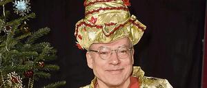 Der Autor: Der Berliner Regisseur Rosa von Praunheim ist in festlicher Stimmung.