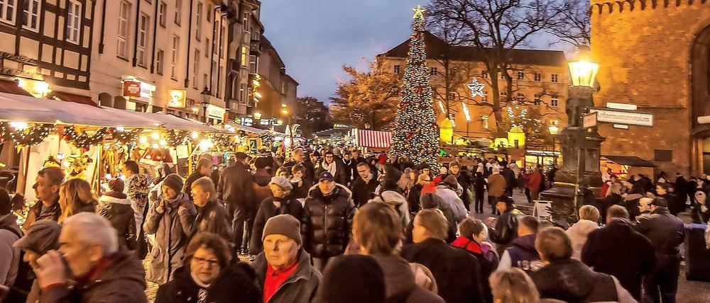 Der Weihnachtsmarkt lockte wieder Zehntausende nach Spandau.