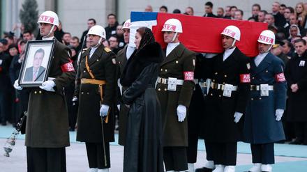 Der Sarg mit dem russischen Botschafter wurde von Ankara nach Moskau gebracht. 