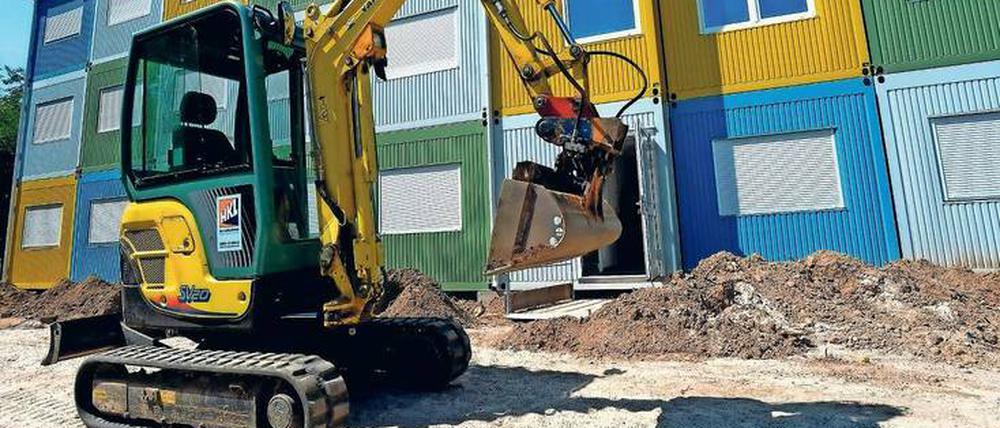 Hochgestapelt. So sehen die Containerdörfer der ersten Generation aus. Die neuen werden nur noch einstöckig und sind zumeist grau in grau.
