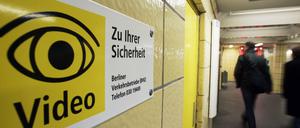 Zwar gibt es rund 30 Kameras pro U-Bahnhof – viele können jedoch weder schwenken noch zoomen.