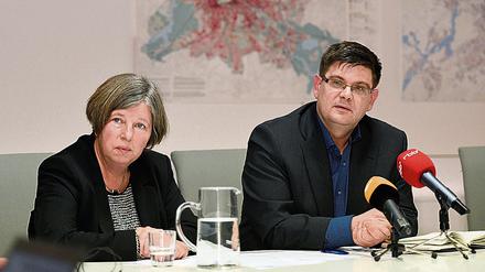Staatssekretär Andrej Holm und Berlins neue Stadtentwicklungssenatorin Katrin Lompscher bei einer gemeinsamen Pressekonferenz.