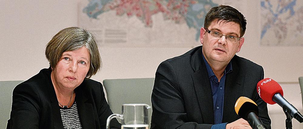 Staatssekretär Andrej Holm und Berlins neue Stadtentwicklungssenatorin Katrin Lompscher bei einer gemeinsamen Pressekonferenz.