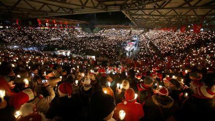 Alle Jahre wieder... singen sie Weihnachtslieder in der Alten Försterei. Schön!
