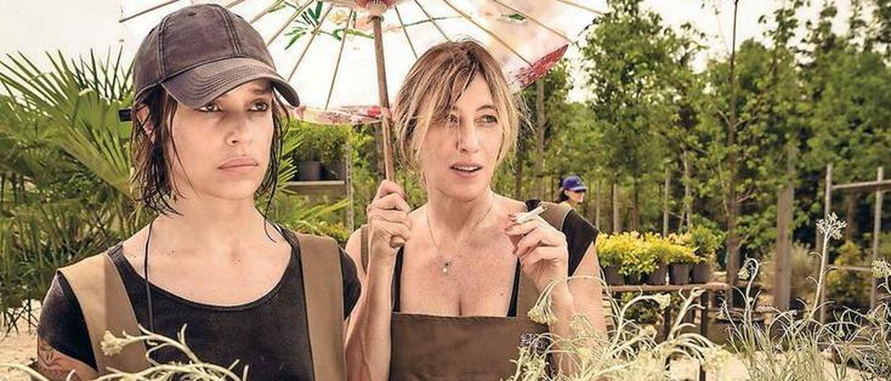Die Diva und die Depressive. Maria (Valeria Bruni Tedeschi, r) und Donatella (Micaela Ramazotti) brechen aus der psychiatrischen Anstalt aus.