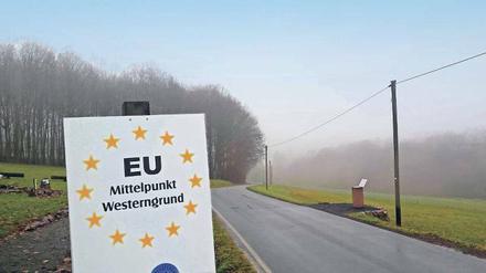 Bedrohte Mitte. Zahlreiche Schilder machen auf den Ort aufmerksam. 