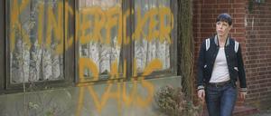 "Polizeiruf"-Profilerin Katrin König (Anneke Kim Sarnau) trifft bei den Ermittlungen zum Tod einer Obdachlosen in einem Dorf nahe Rostock auf dumpfe Vorurteile.