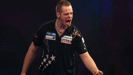 Max Hopp bei seinem überraschenden Sieg gegen den Niederländer Vincent van der Voort in seinem Auftaktmatch.