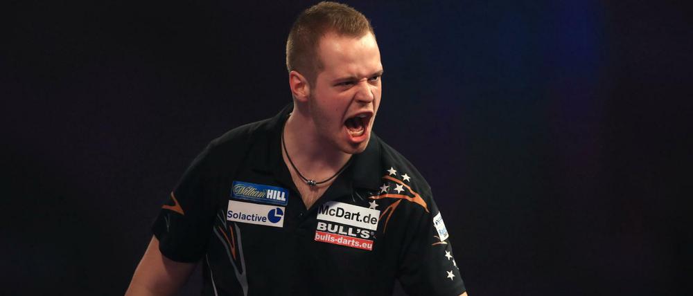 Max Hopp bei seinem überraschenden Sieg gegen den Niederländer Vincent van der Voort in seinem Auftaktmatch.