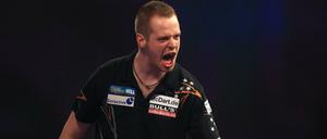 Max Hopp bei seinem überraschenden Sieg gegen den Niederländer Vincent van der Voort in seinem Auftaktmatch.