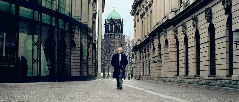Der Chef geht. Marek Janowski (77) verlässt die Berliner Konzertsäle, in denen er seit 2002 das Rundfunk-Sinfonieorchester mit großem Erfolg leitete. Zum Abschied dirigiert er am 30./31.12. Beethovens Neunte im Konzerthaus. Doch darüber will der für seinen trockenen Humor bekannte Maestro eigentlich gar nicht reden. Er schaut lieber in die Zukunft, die ihn wieder nach Bayreuth führen wird.